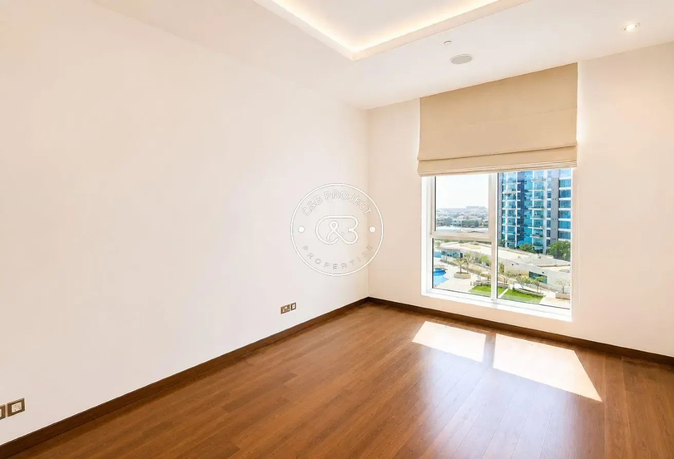 Access to beach | Sea View | Next to Mall