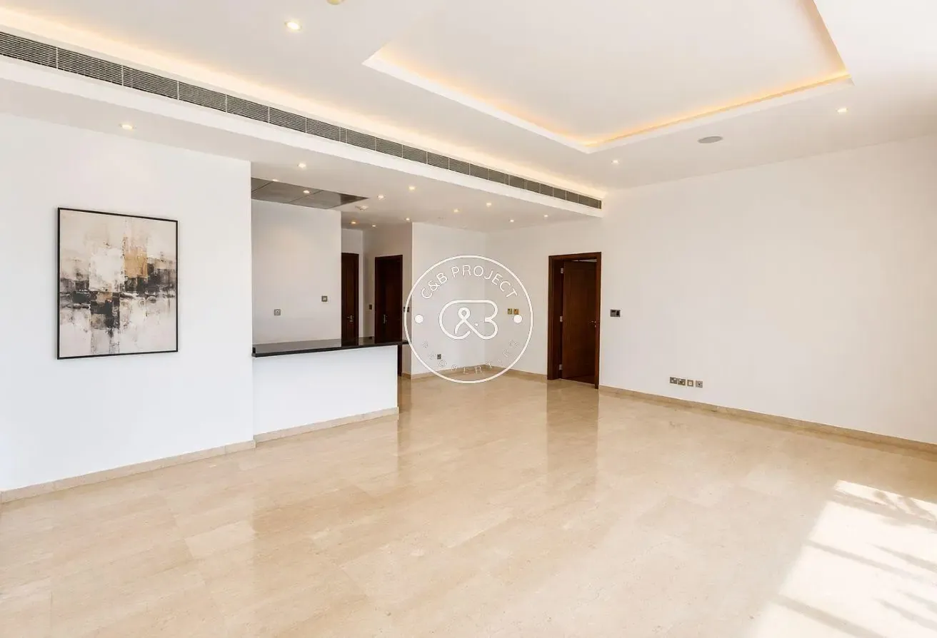 Access to beach | Sea View | Next to Mall