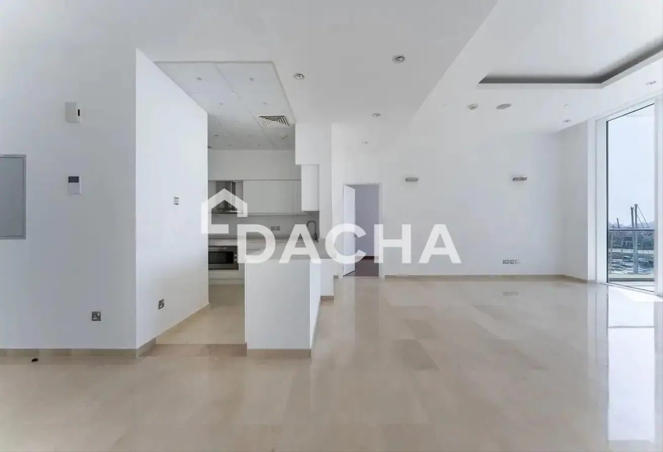 Sea Views | Spacious Apt | Vacant and Ready