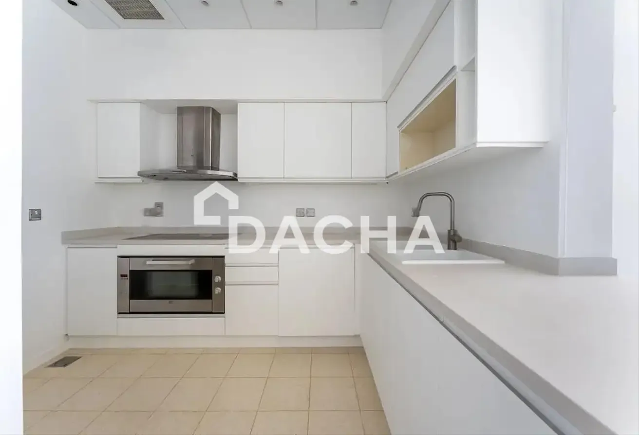 Sea Views | Spacious Apt | Vacant and Ready