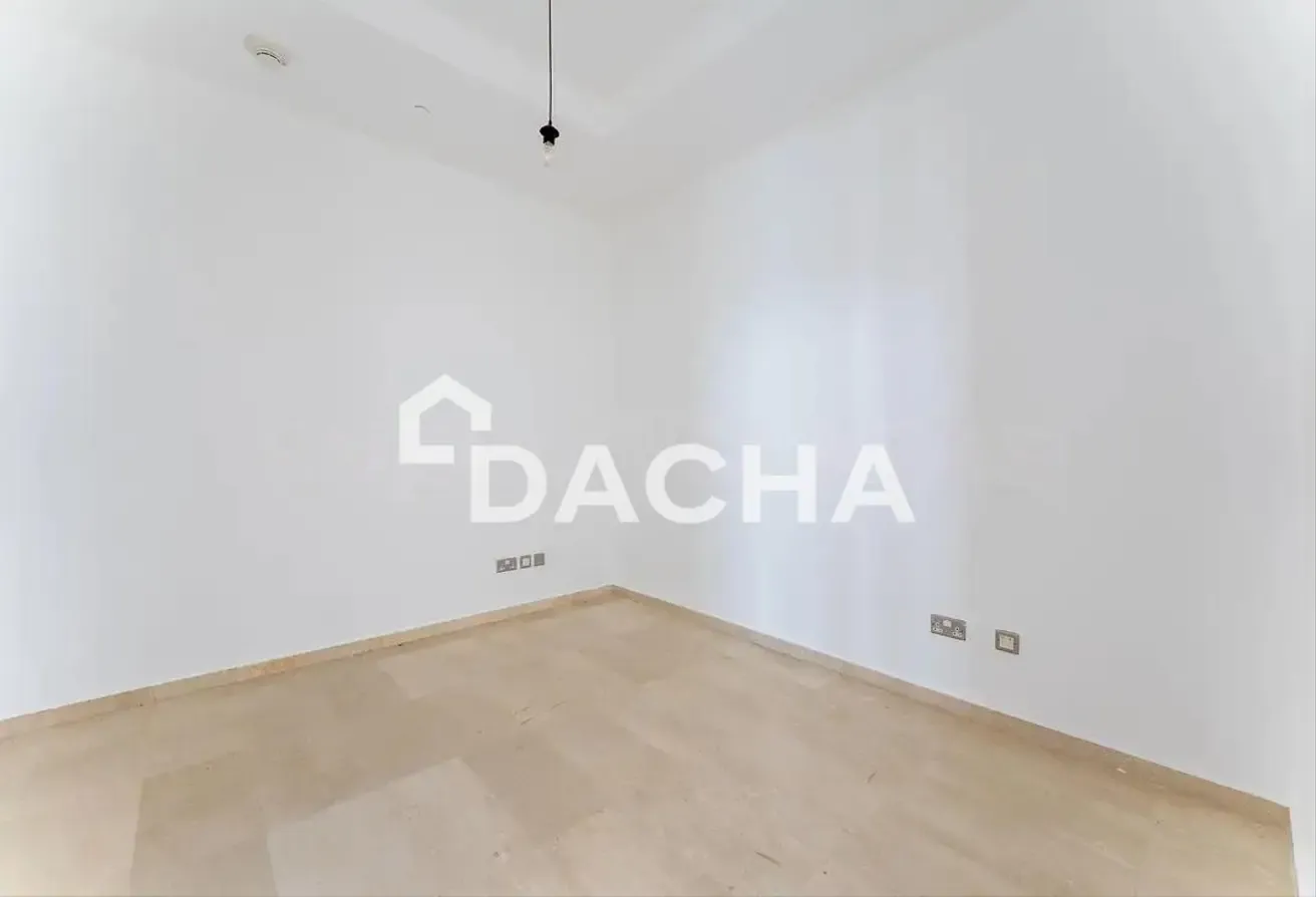 Sea Views | Spacious Apt | Vacant and Ready
