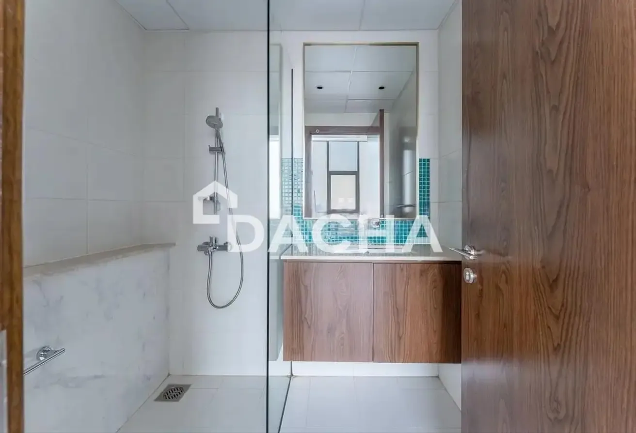 Sea Views | Spacious Apt | Vacant and Ready