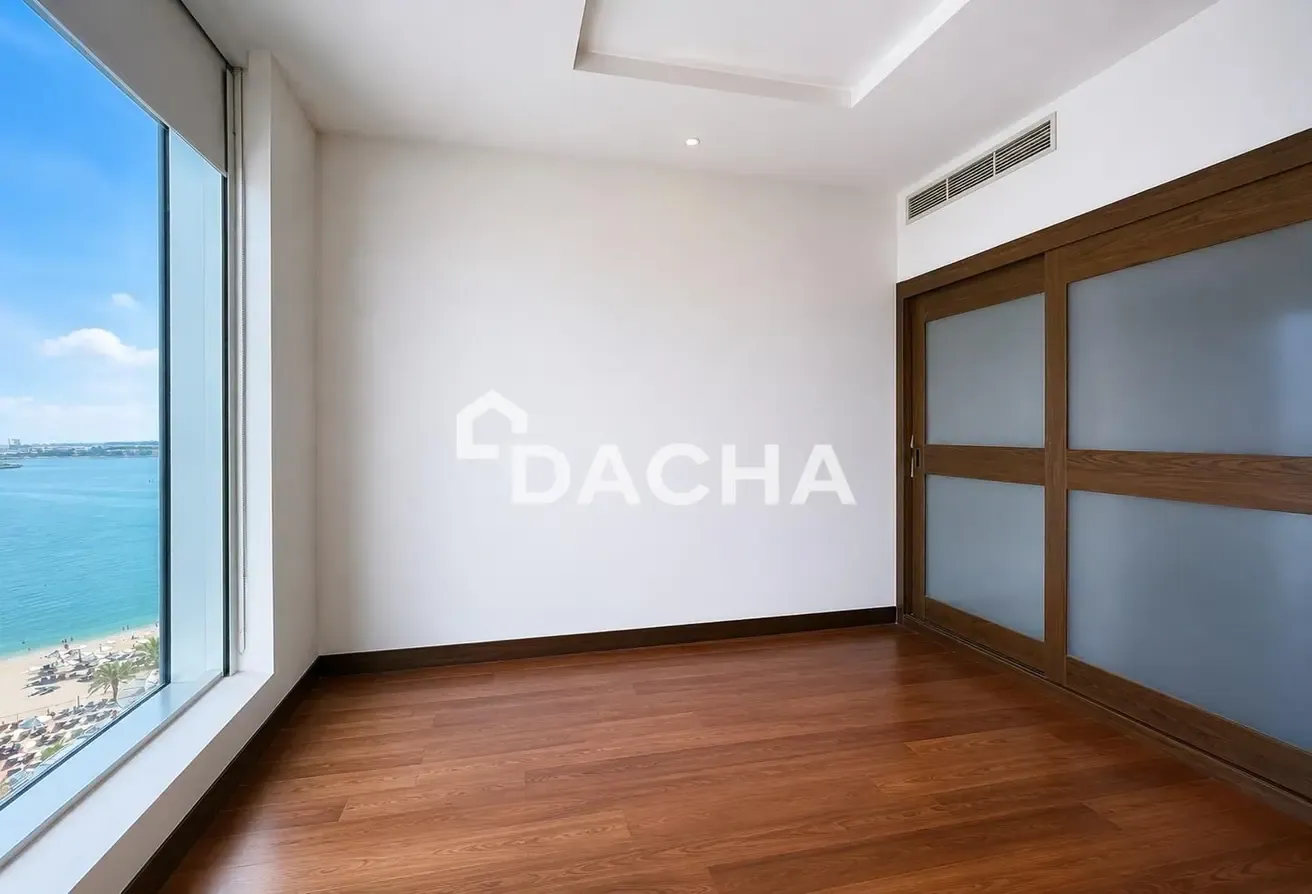 Palm View | Vacant in Aug | Mid Floor