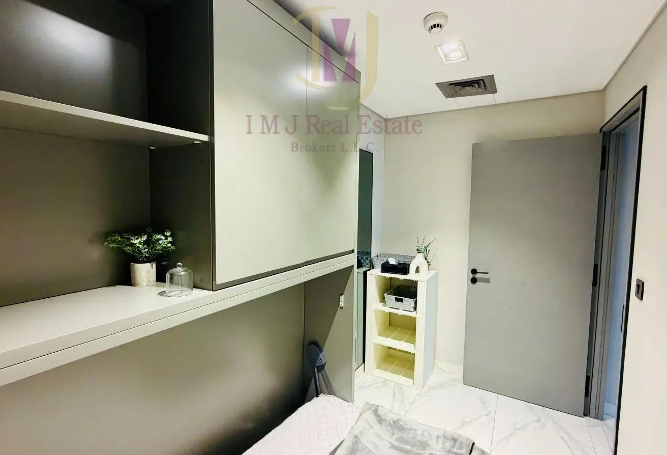 Fully Furnished | 1 BR | High Floor | Canal View