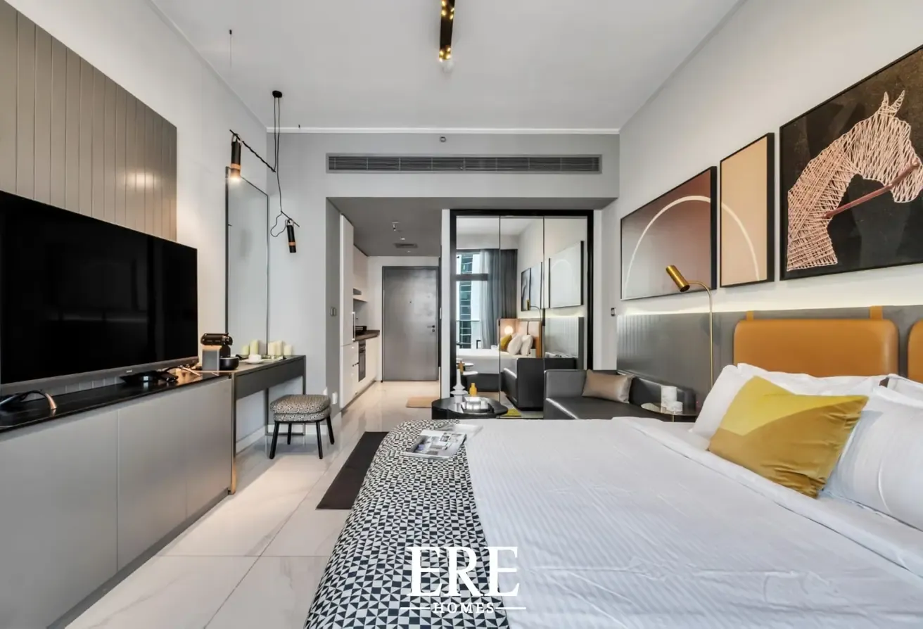 Furnished Studio | Canal View | Available Now
