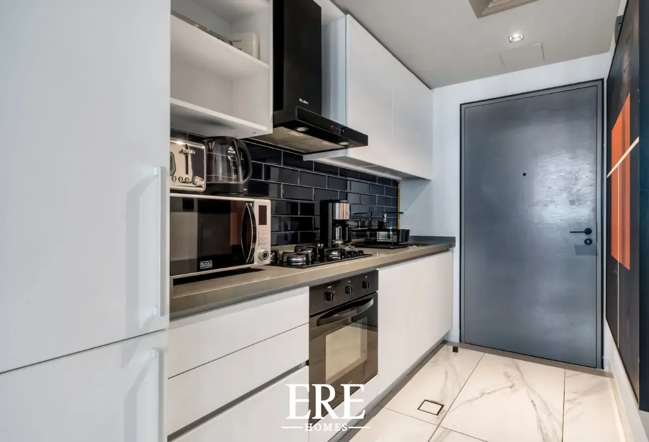 Furnished Studio | Canal View | Available Now