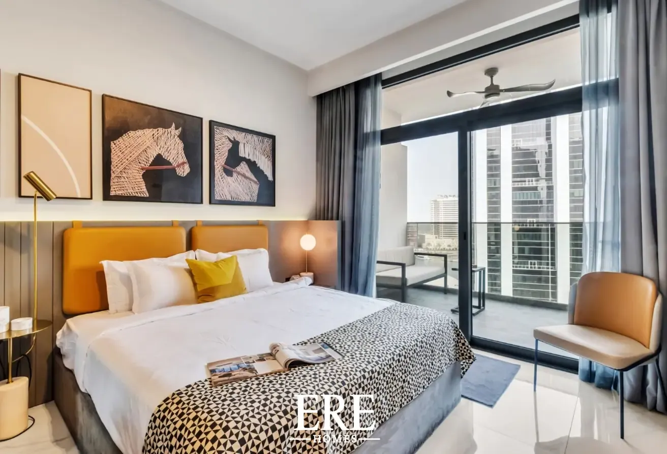 Furnished Studio | Canal View | Available Now