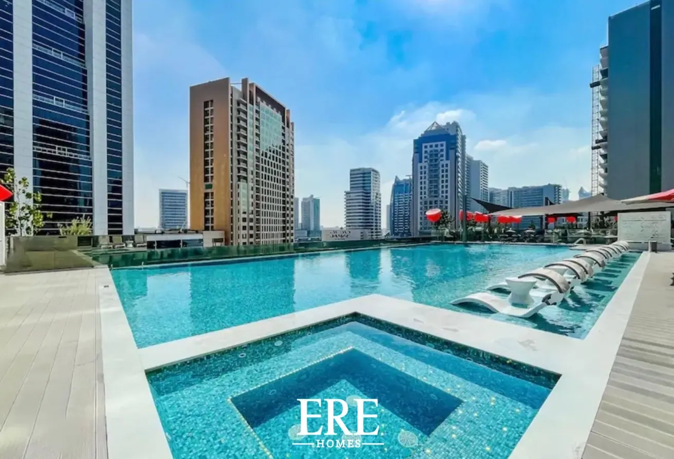 Furnished Studio | Canal View | Available Now