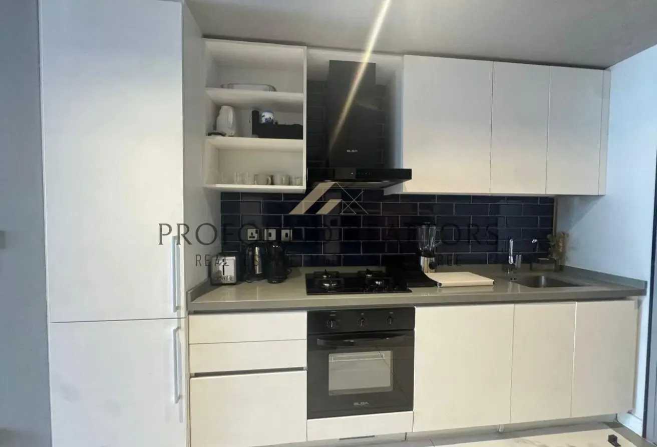 Luxury Furnished Studio I Pool/Canal View IBalcony
