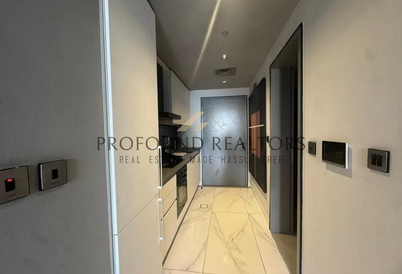 Luxury Furnished Studio I Pool/Canal View IBalcony