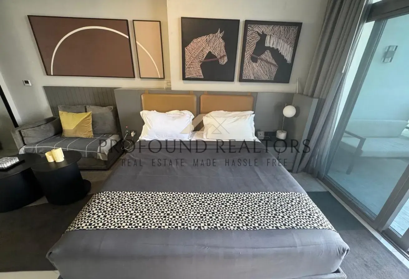 Luxury Furnished Studio I Pool/Canal View IBalcony