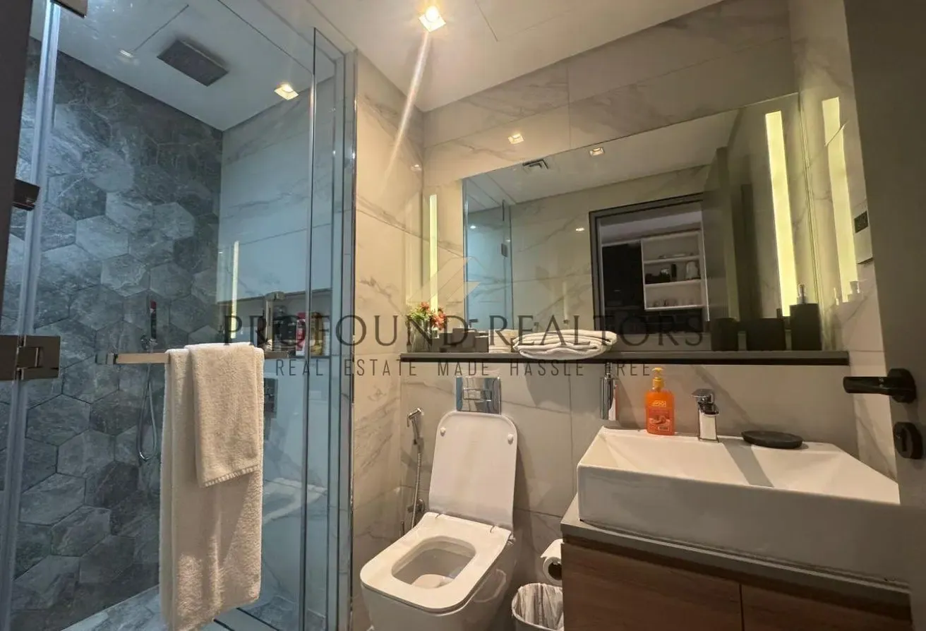 Luxury Furnished Studio I Pool/Canal View IBalcony
