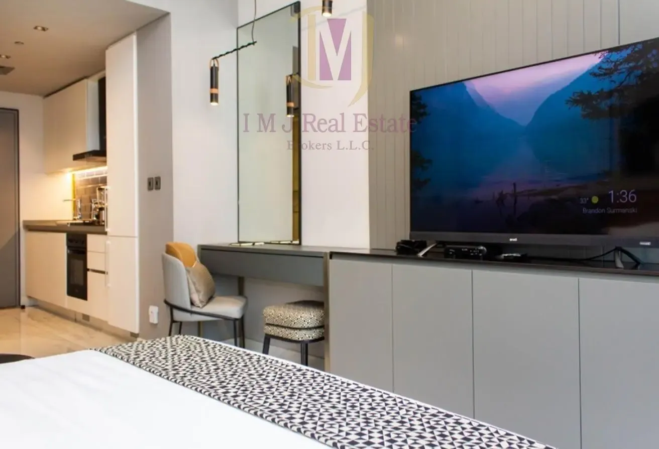 Fully Furnished Studio | High Floor | Canal View