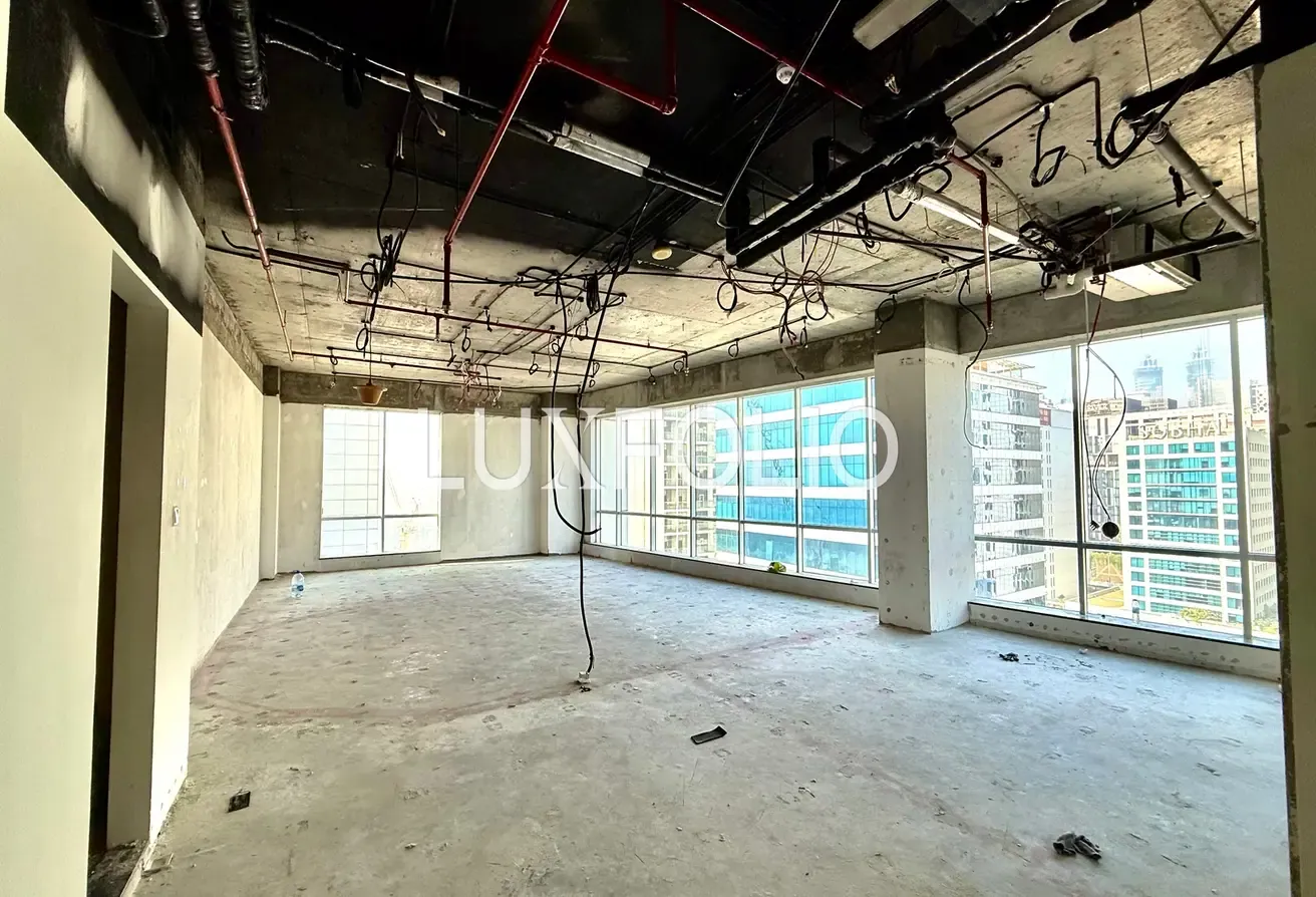 Fully Fitted I Vacant I Corner Unit