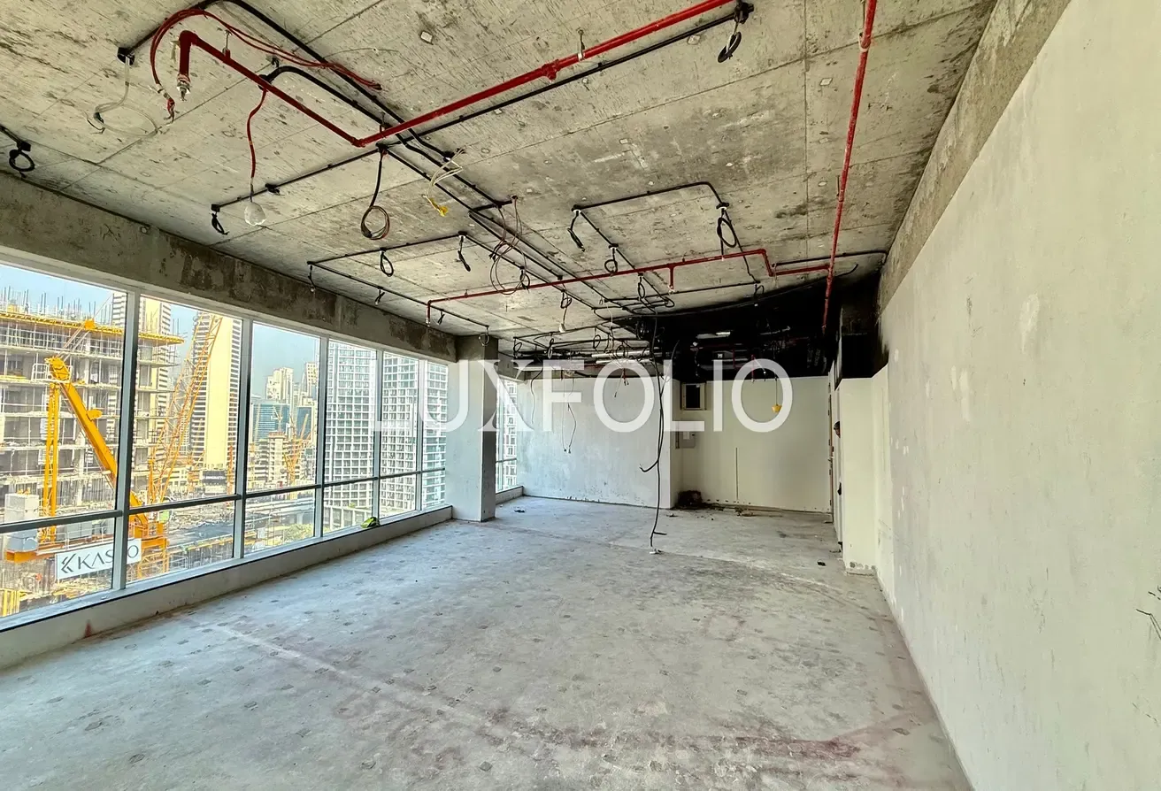 Fully Fitted I Vacant I Corner Unit