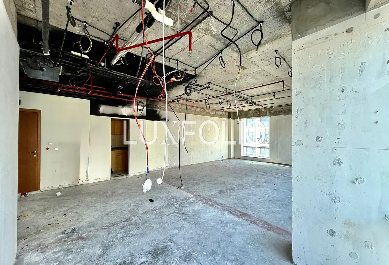 Fully Fitted I Vacant I Corner Unit