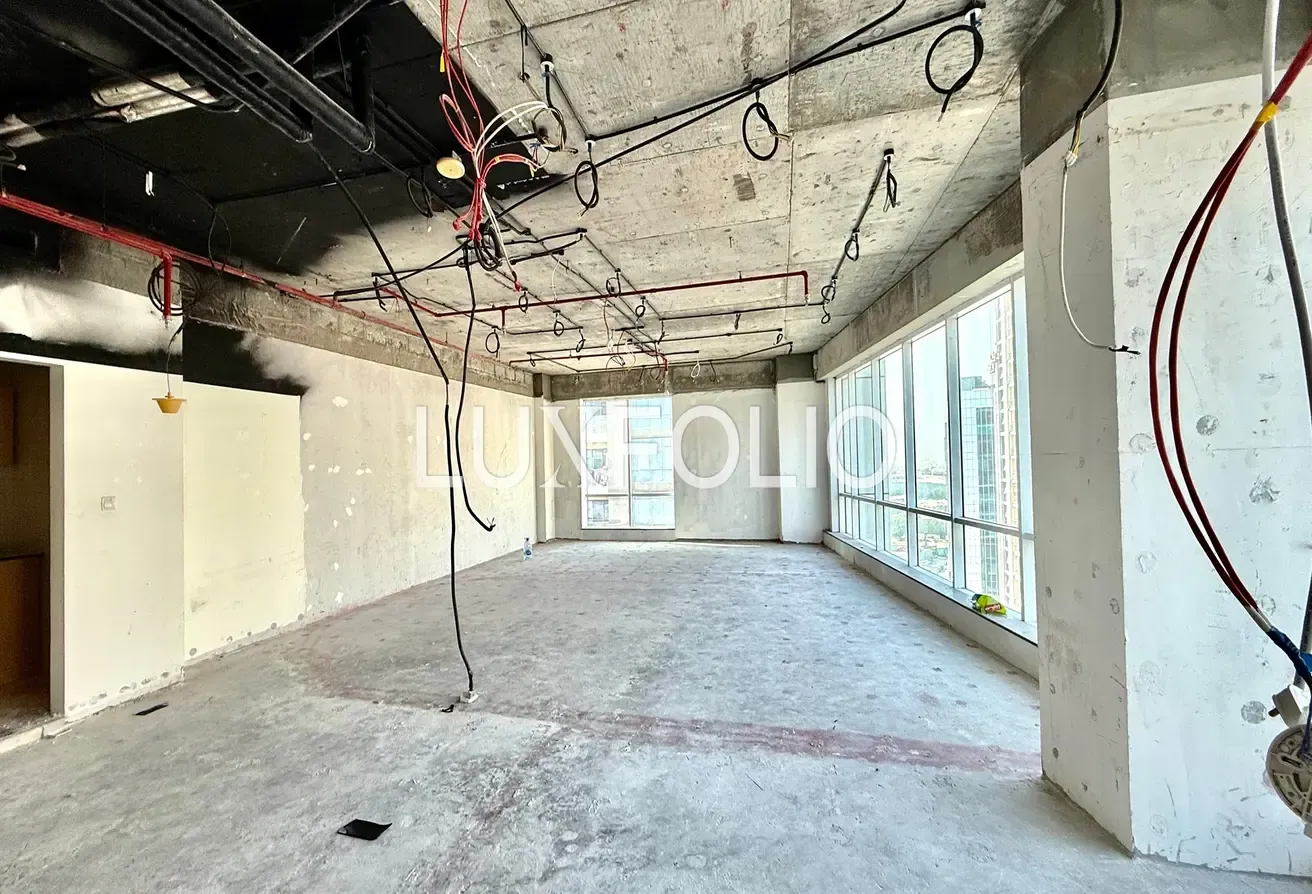 Fully Fitted I Vacant I Corner Unit
