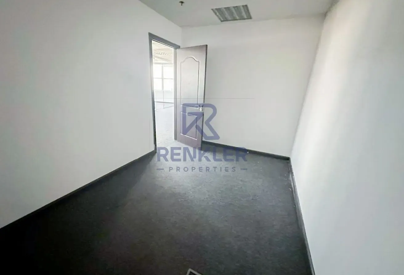 Partitioned | Fitted | Grade A | Close To Metro