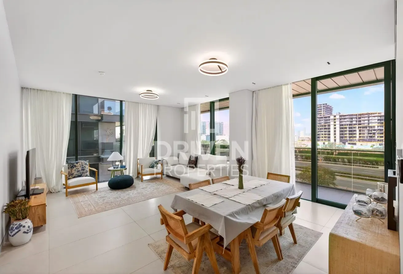 Modern Apt | Open View | Spacious with Study Room