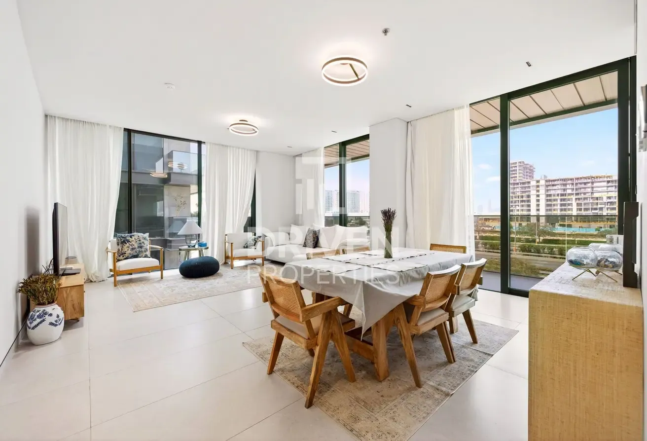 Modern Apt | Open View | Spacious with Study Room