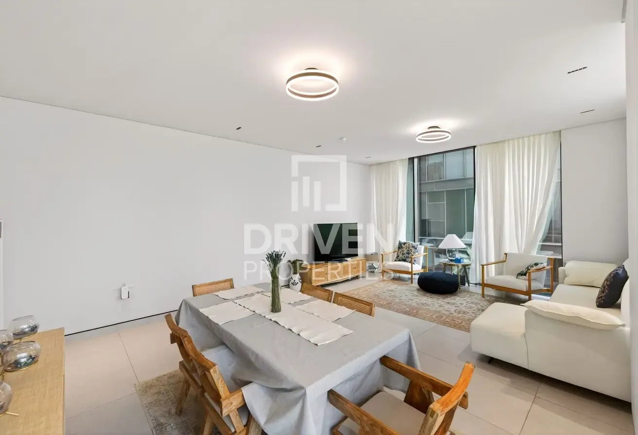 Modern Apt | Open View | Spacious with Study Room