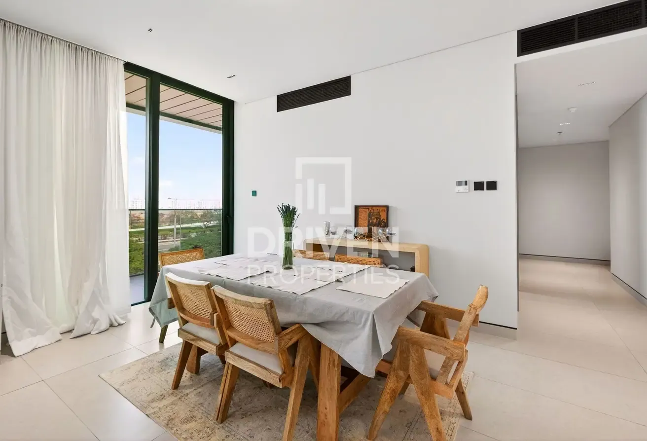Modern Apt | Open View | Spacious with Study Room