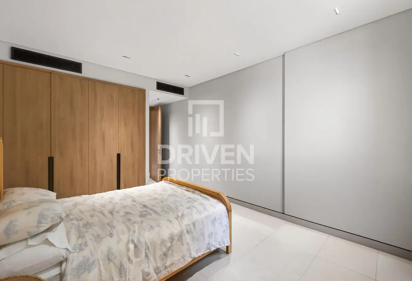 Modern Apt | Open View | Spacious with Study Room