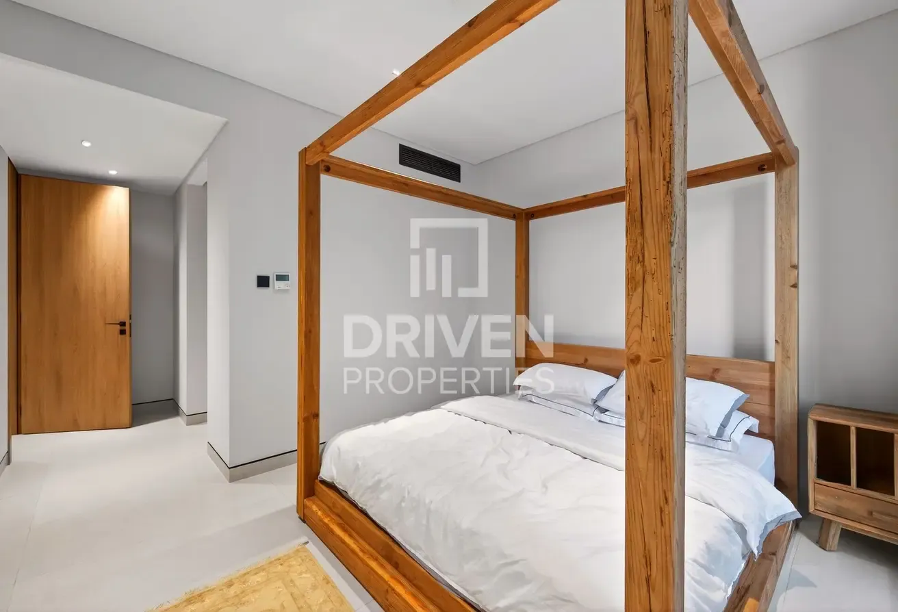 Modern Apt | Open View | Spacious with Study Room