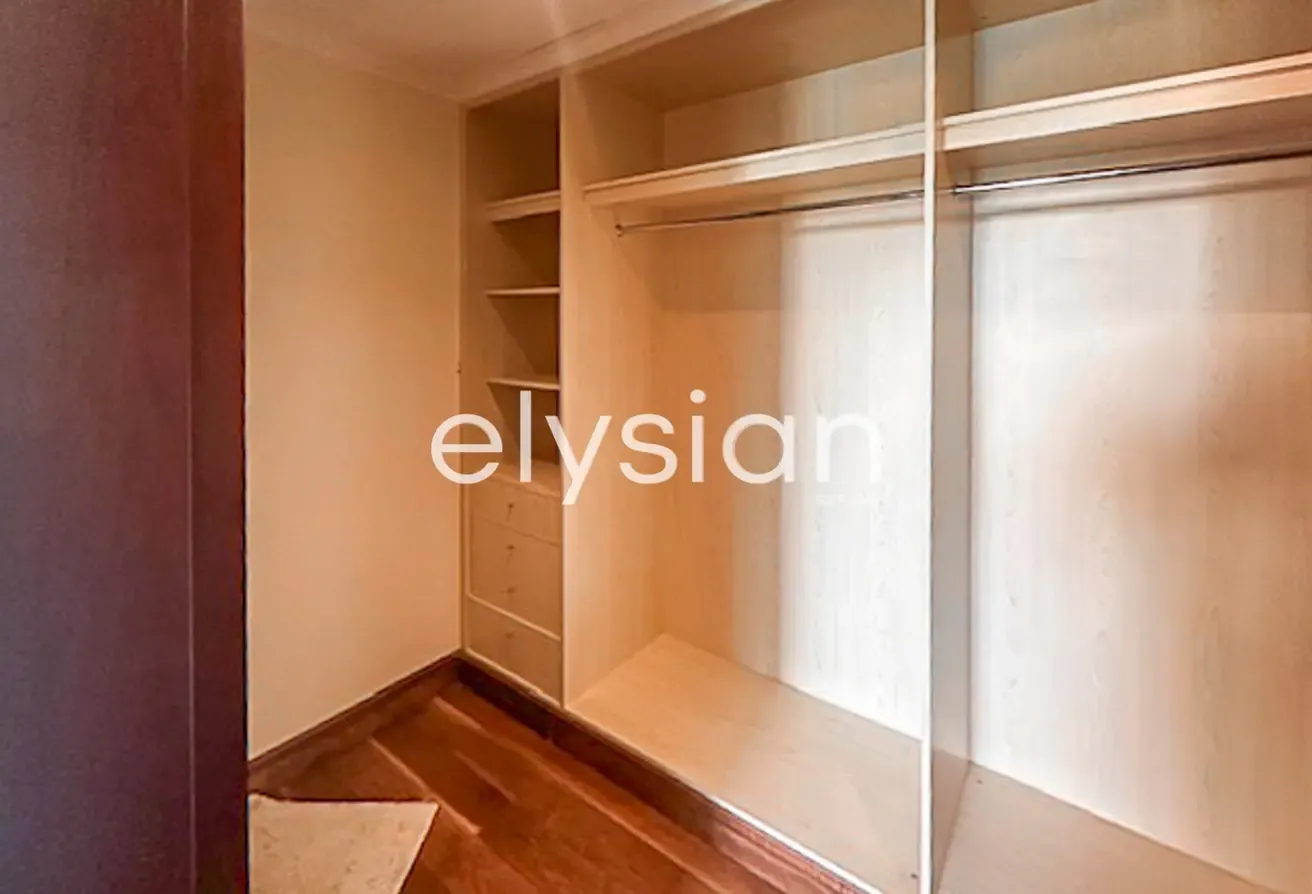 Vacant | Private Beach Access | Low Floor