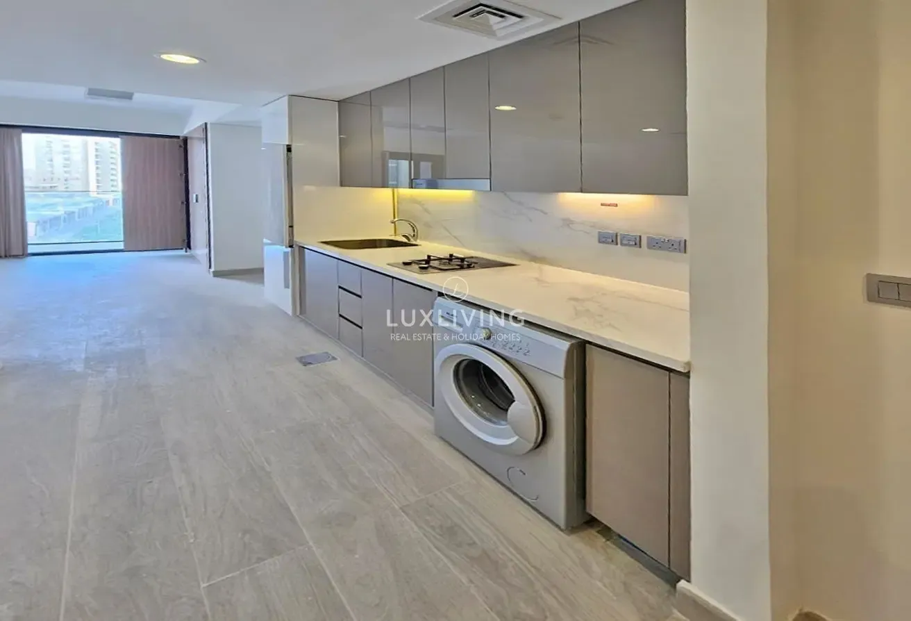 Modern Studio | Pool & Community View | Riviera 9