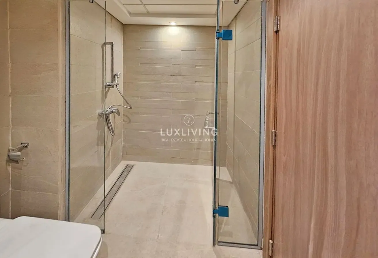 Modern Studio | Pool & Community View | Riviera 9