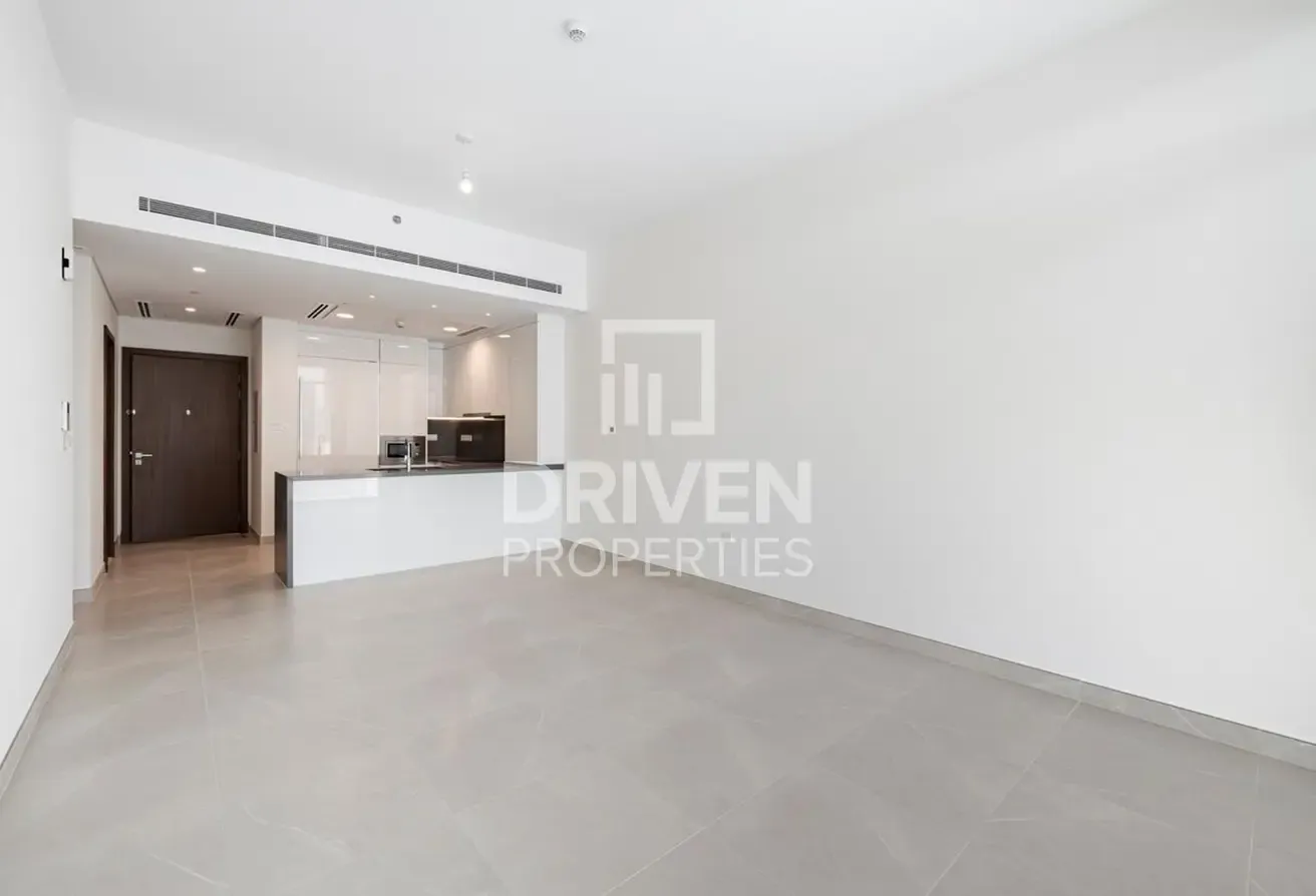Premier Waterfront Residence | Canal View Apt