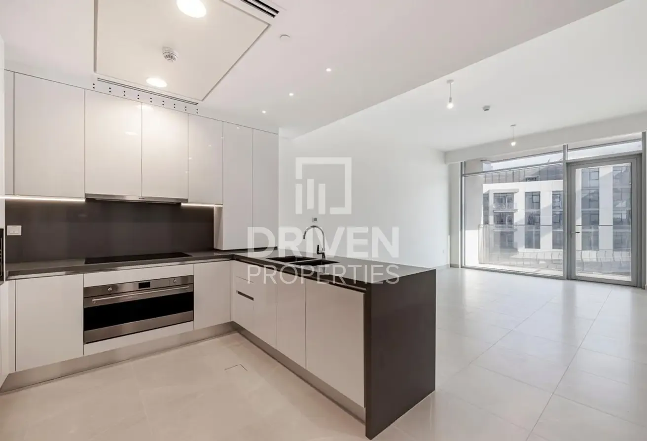 Premier Waterfront Residence | Canal View Apt