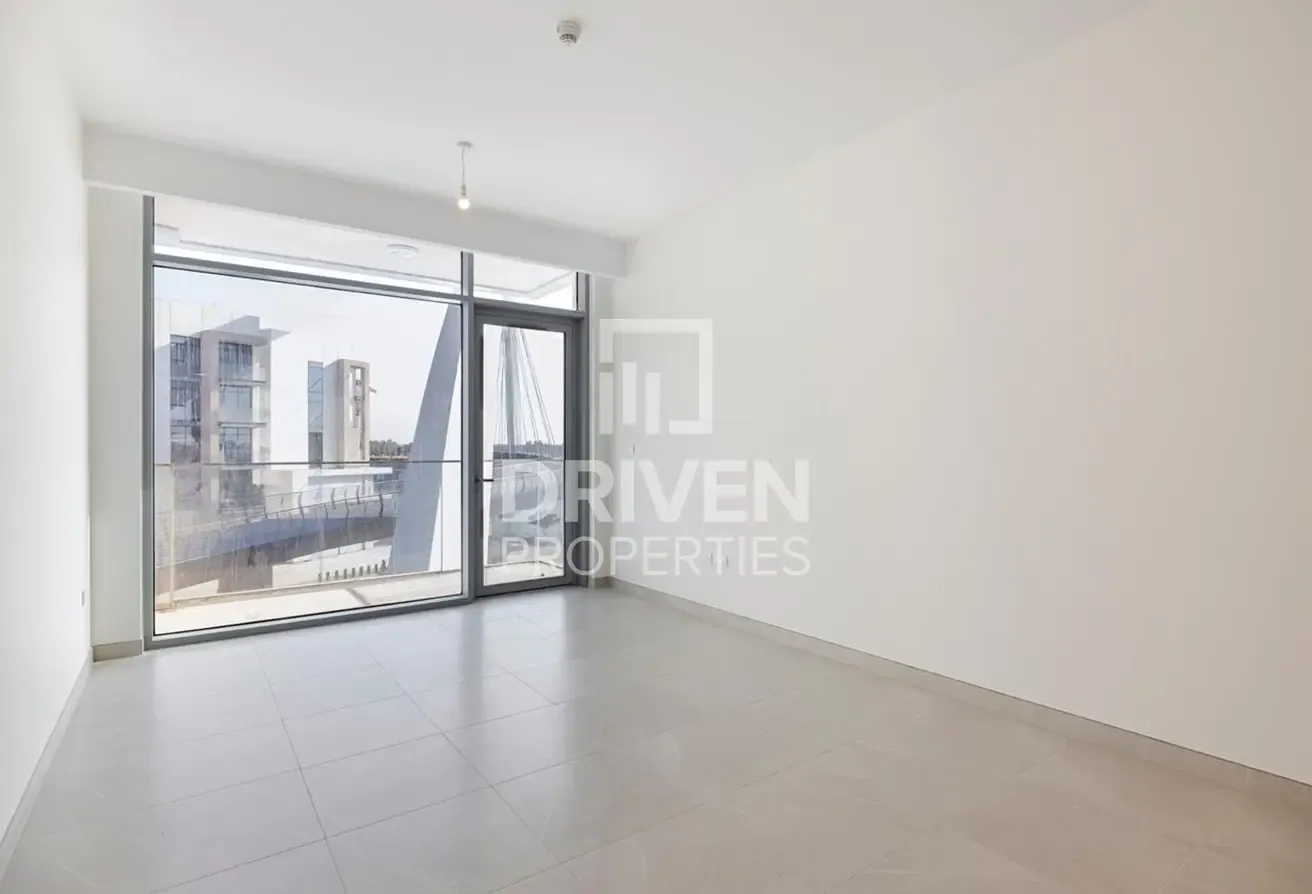 Premier Waterfront Residence | Canal View Apt