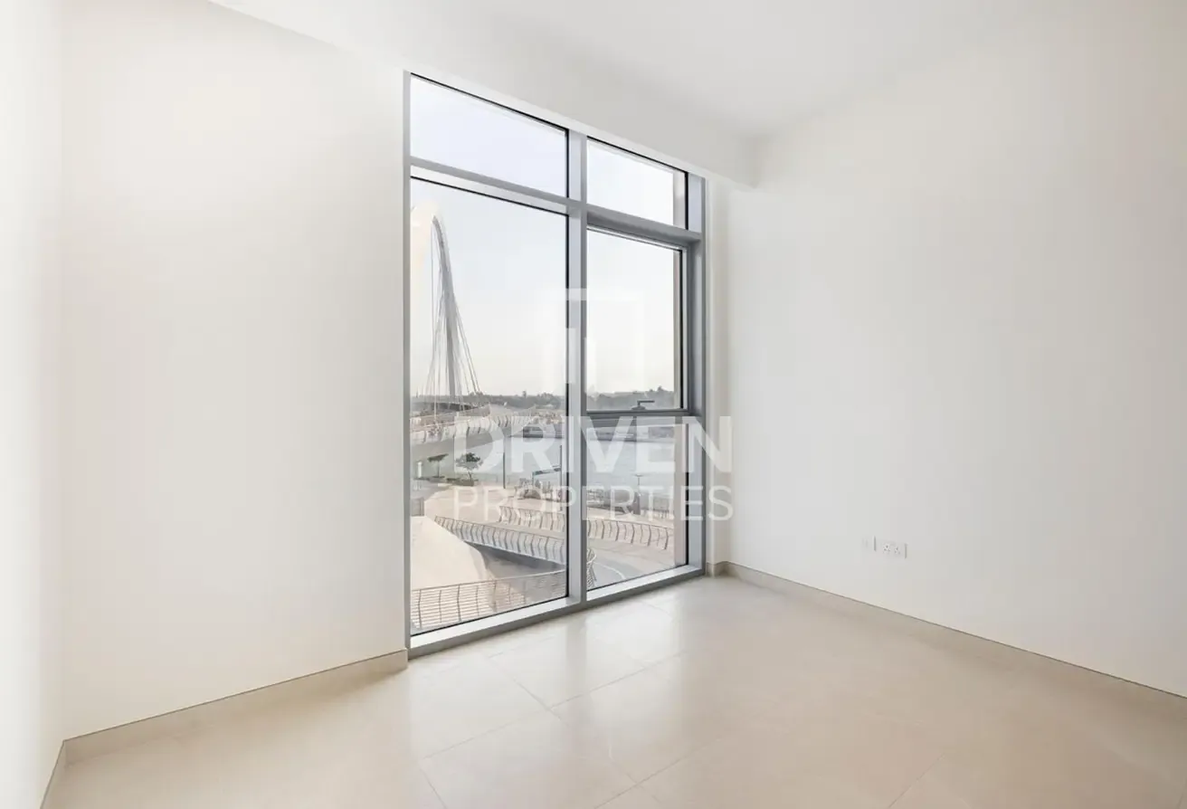 Premier Waterfront Residence | Canal View Apt