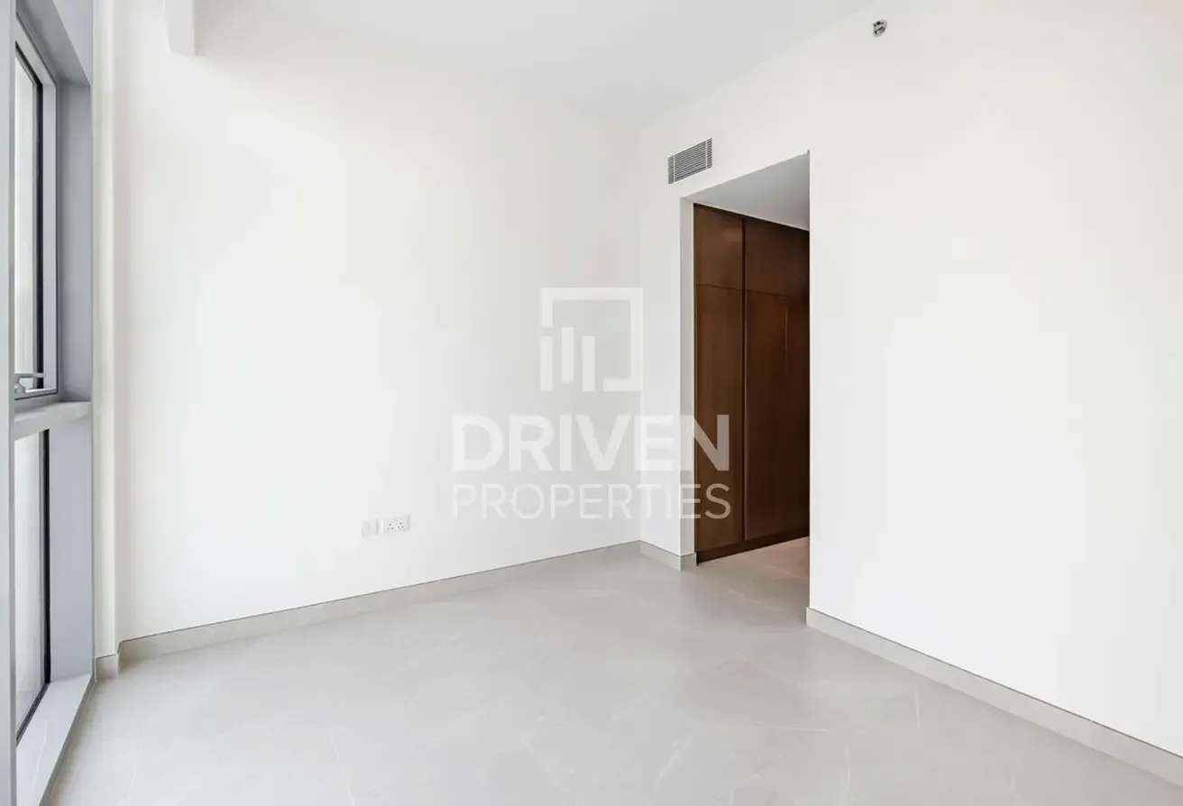Premier Waterfront Residence | Canal View Apt