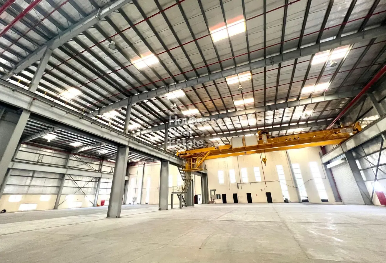 HEIGHT 12.7 M | CRANE INSTALLED | WITH OFFICES