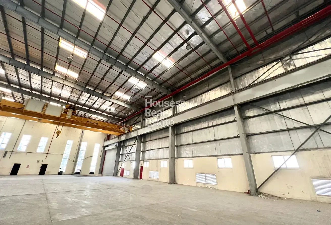 HEIGHT 12.7 M | CRANE INSTALLED | WITH OFFICES