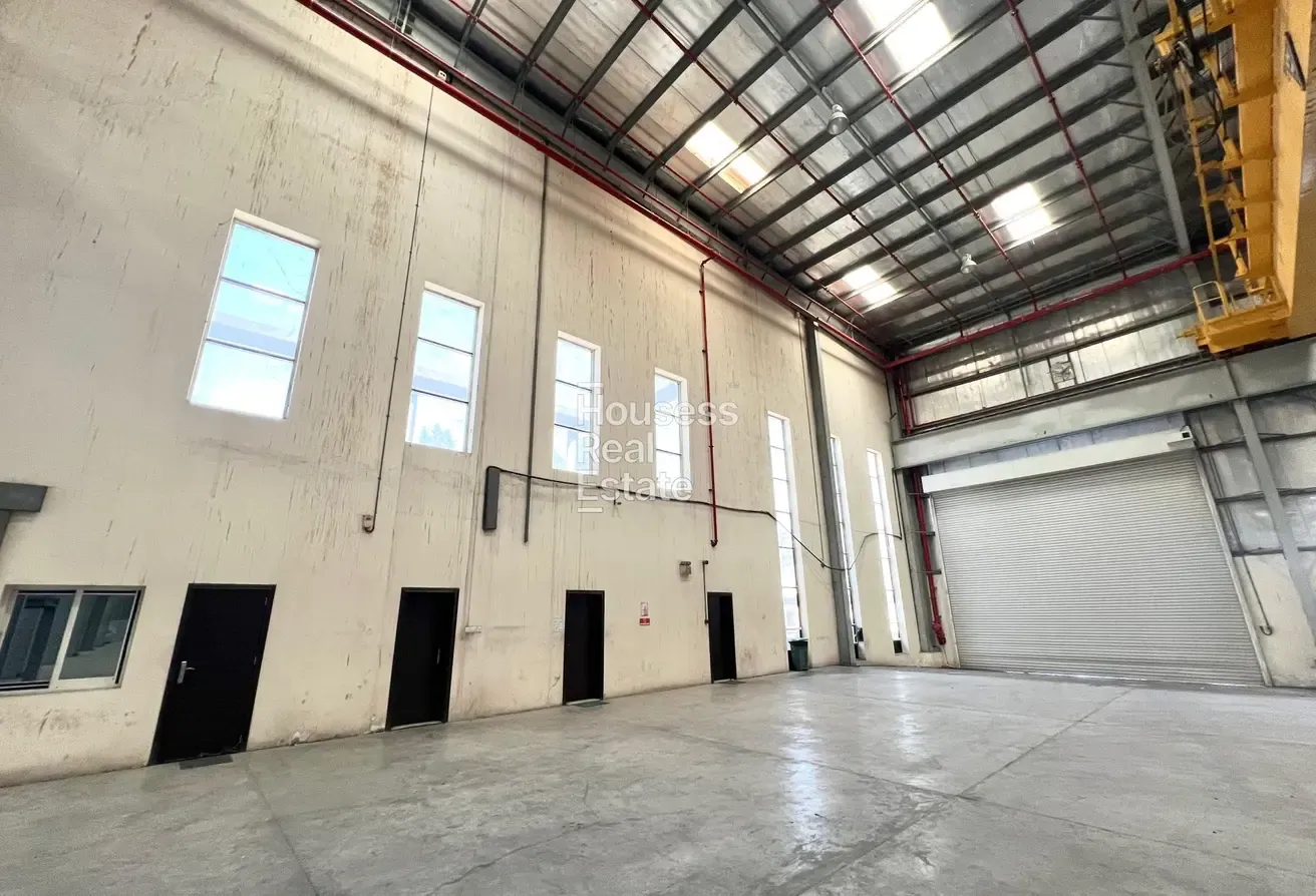HEIGHT 12.7 M | CRANE INSTALLED | WITH OFFICES