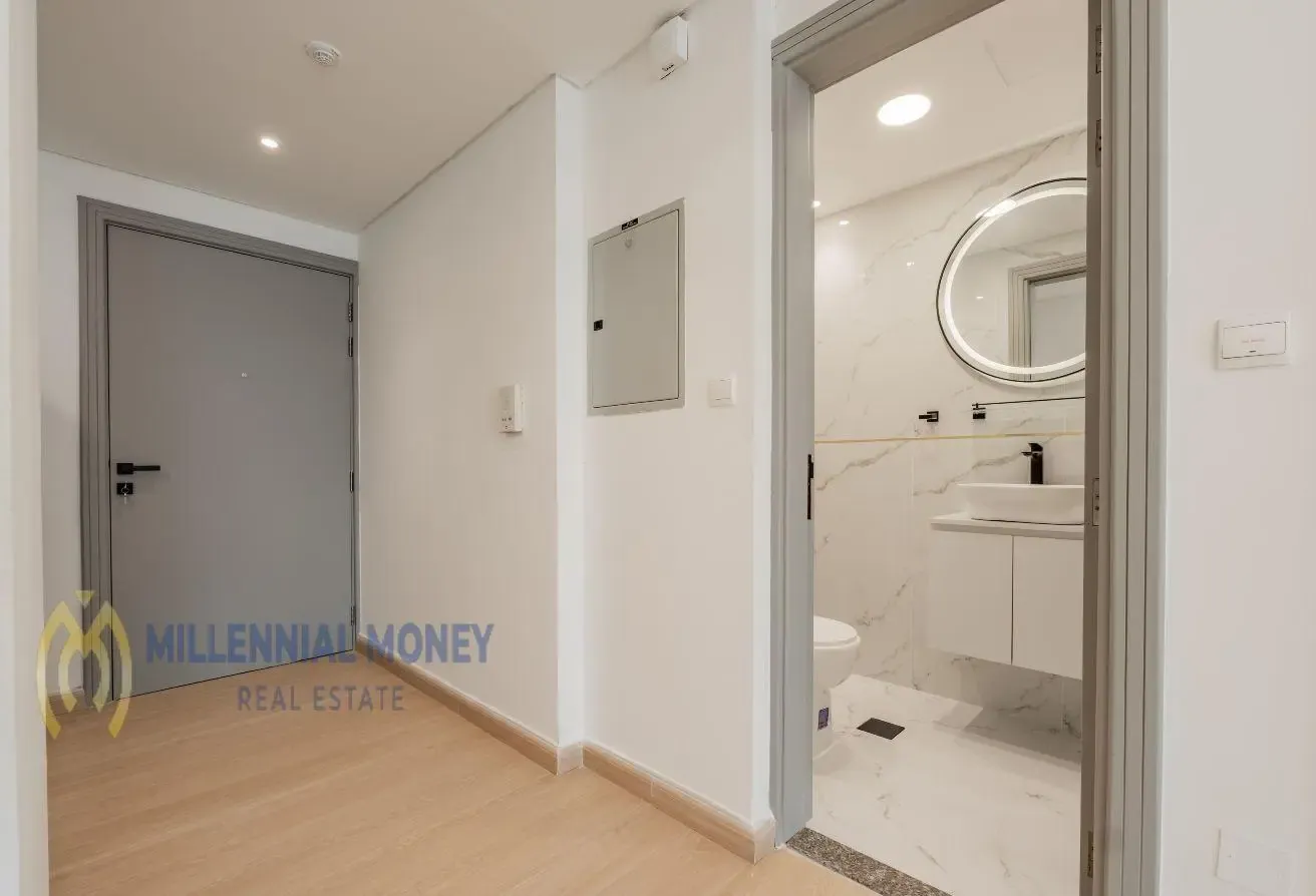 Spacious Upgraded 1BR | Vacant | Balcony