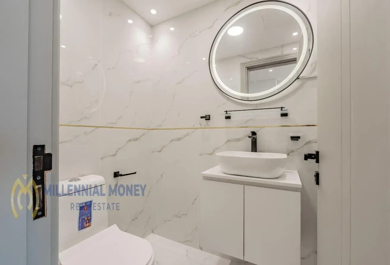 Spacious Upgraded 1BR | Vacant | Balcony