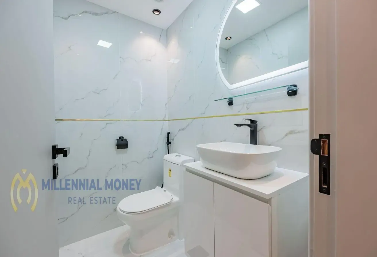 Spacious Fully Upgraded 1BR | Vacant | Balcony