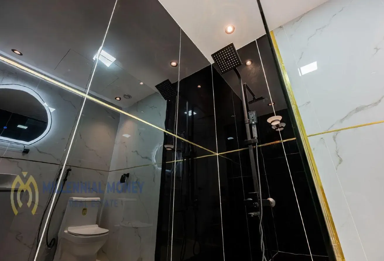 Spacious Fully Upgraded 1BR | Vacant | Balcony