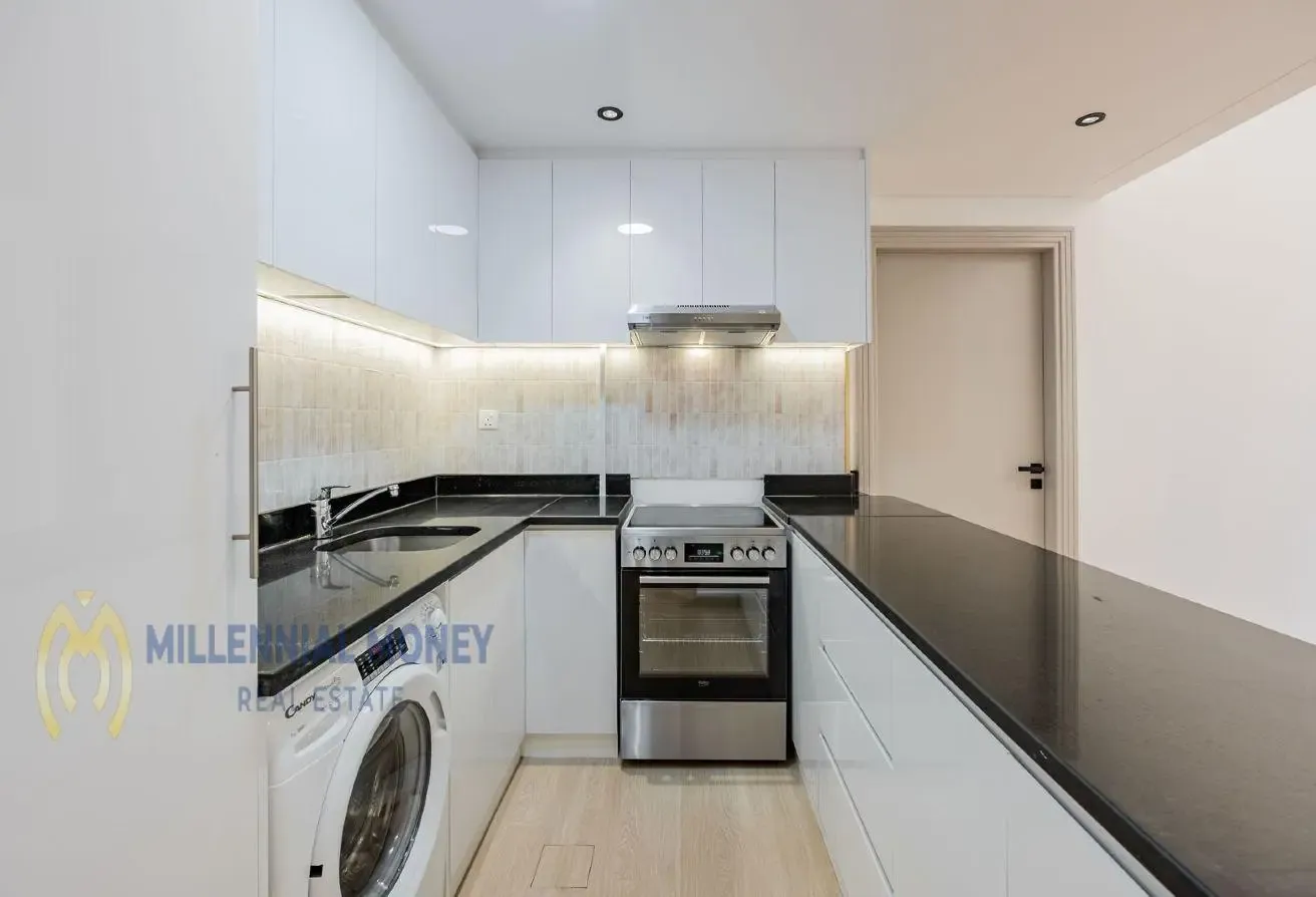 Spacious Fully Upgraded 1BR | Vacant | Balcony