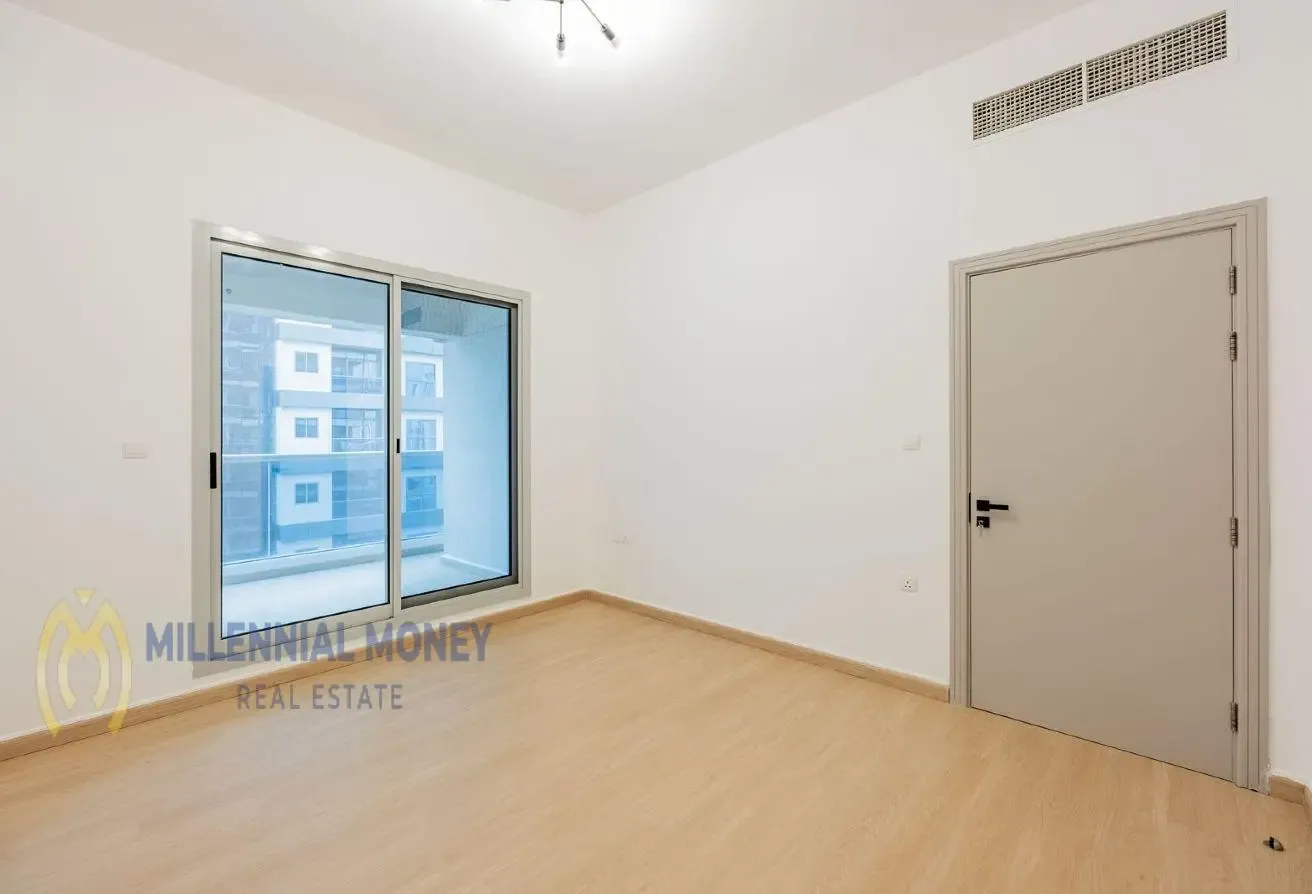 Spacious Fully Upgraded 1BR | Vacant | Balcony