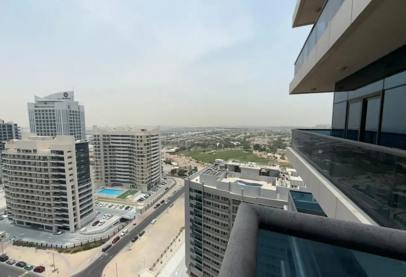 GOLF & CANAL VIEW-HIGHER FLOOR -UNFURNISHED 1BED