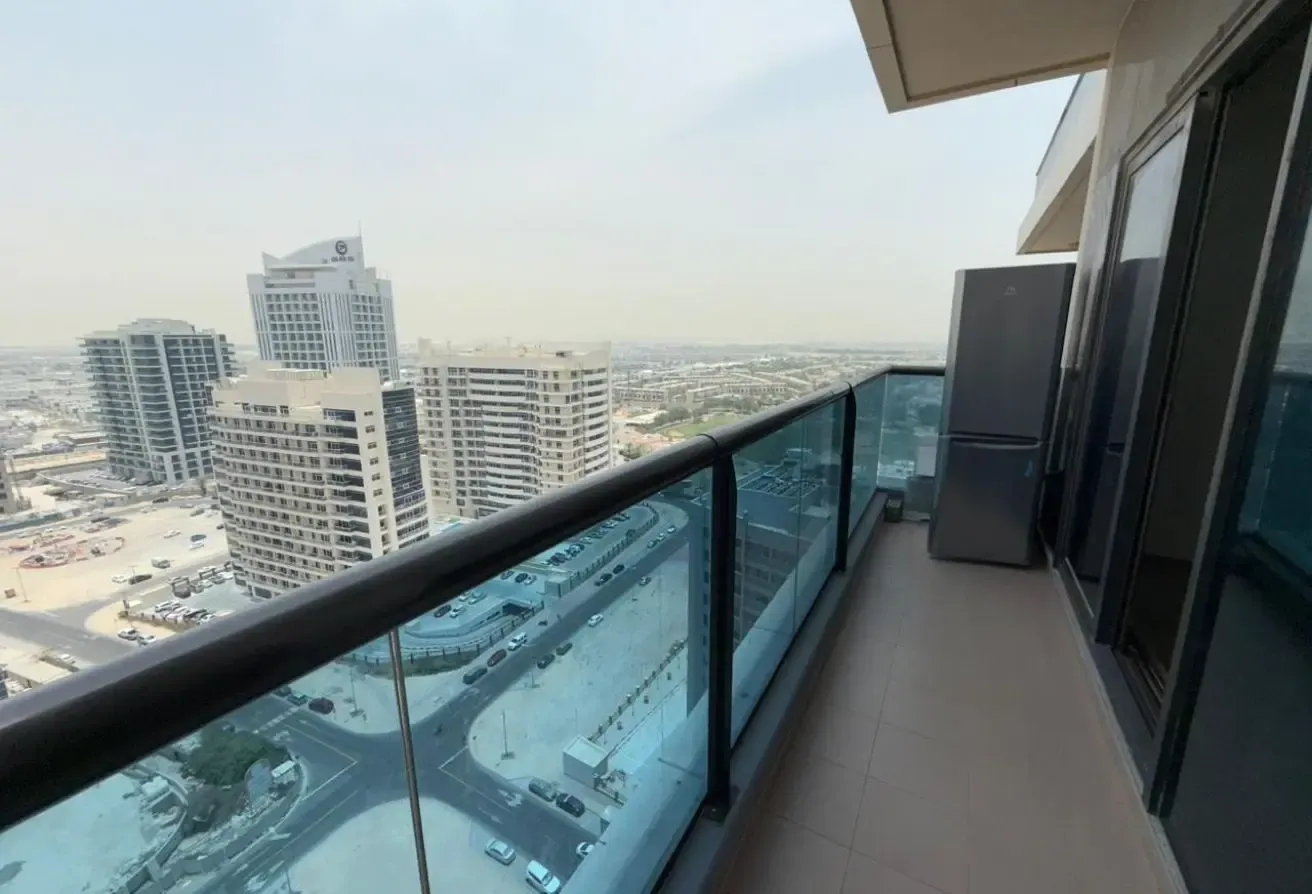 GOLF & CANAL VIEW-HIGHER FLOOR -UNFURNISHED 1BED