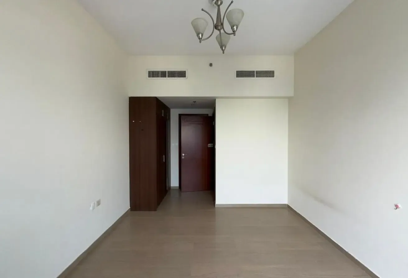 GOLF & CANAL VIEW-HIGHER FLOOR -UNFURNISHED 1BED