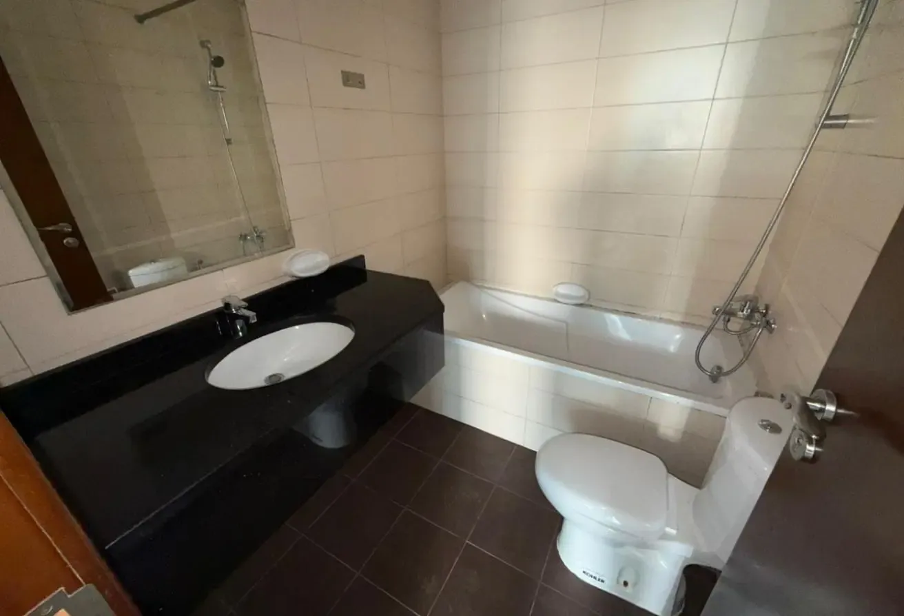 GOLF & CANAL VIEW-HIGHER FLOOR -UNFURNISHED 1BED