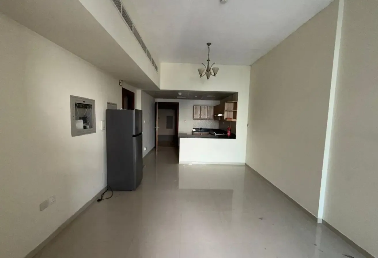 GOLF & CANAL VIEW-HIGHER FLOOR -UNFURNISHED 1BED